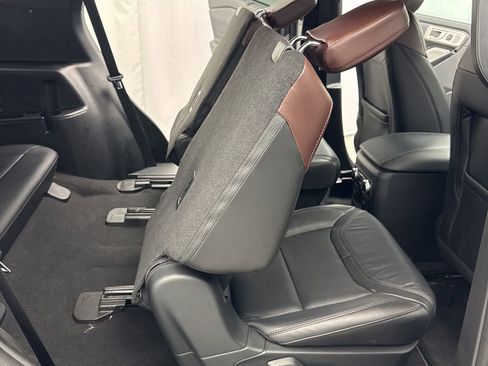 Used 2023 Ford Explorer Platinum w/ Technology Package AWD/4WD image 27