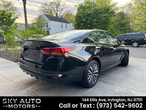 Used 2025 Nissan Altima 2.5 SV FWD image 5