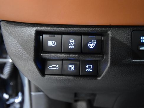 Used 2019 Toyota Avalon Limited image 16