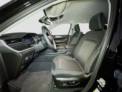 Used 2024 Jeep Grand Cherokee L Laredo w/ Luxury Tech Group I image 17