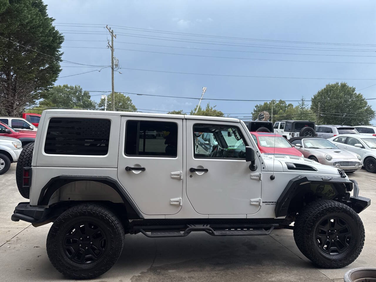 Used 2013 Jeep Wrangler Unlimited Sahara AWD/4WD image 4