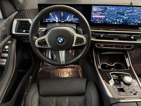 Used 2024 BMW X7 xDrive40i w/ M Sport Package AWD/4WD image 31
