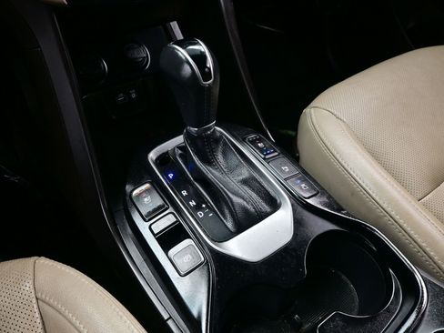 Used 2017 Hyundai Santa Fe Limited image 22