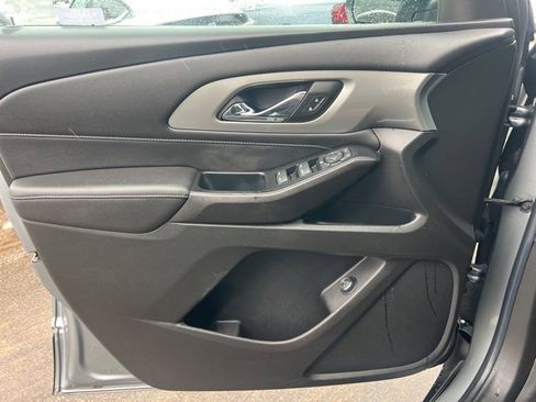 Used 2023 Chevrolet Traverse LT image 23