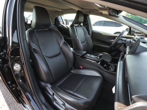 Used 2025 Toyota Prius AWD image 36