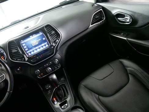 Used 2020 Jeep Cherokee Limited AWD/4WD image 11