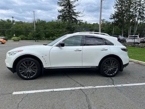Used 2017 INFINITI QX70 AWD w/ Limited Package image 5