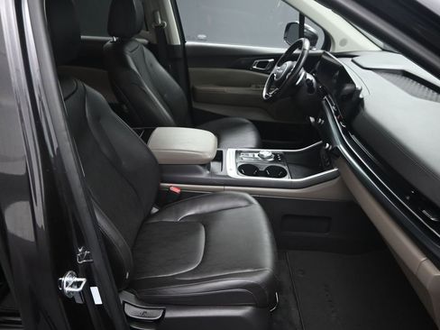 Certified 2025 Kia Carnival LXS image 37