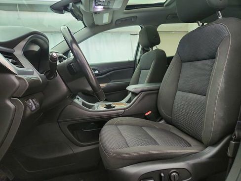 Used 2020 GMC Acadia SLE w/ Driver Convenience Package FWD image 10