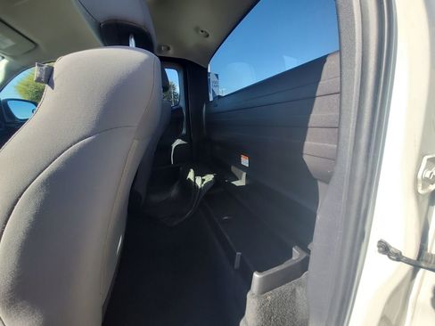 Used 2019 Toyota Tacoma SR image 12