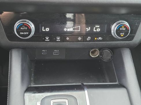Used 2024 Mitsubishi Outlander ES FWD image 24