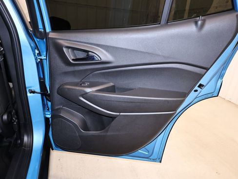 Used 2025 Chevrolet Trax LT FWD image 15