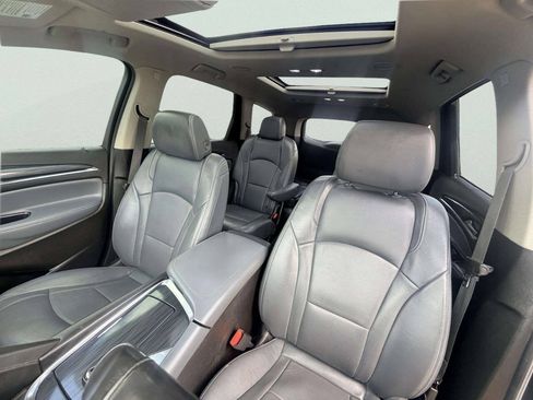 Used 2019 Buick Enclave Essence AWD/4WD image 17