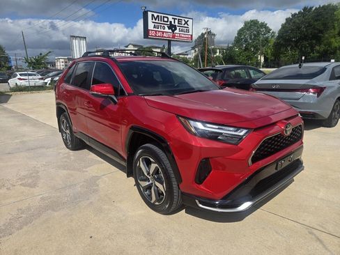 Used 2025 Toyota RAV4 SE AWD/4WD image 2