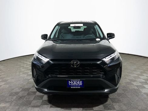 Used 2025 Toyota RAV4 XLE AWD/4WD image 2