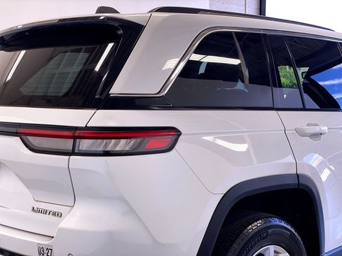 Used 2023 Jeep Grand Cherokee Limited RWD image 10
