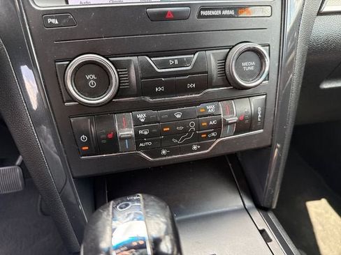 Used 2019 Ford Explorer XLT w/ Equipment Group 202A AWD/4WD image 20