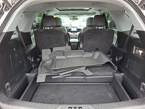 Used 2023 Ford Explorer XLT AWD/4WD image 29