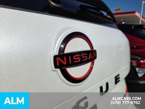 Used 2025 Nissan Rogue SV AWD/4WD image 11