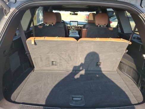 Used 2022 Lincoln Aviator Reserve w/ Equipment Group 201A image 23
