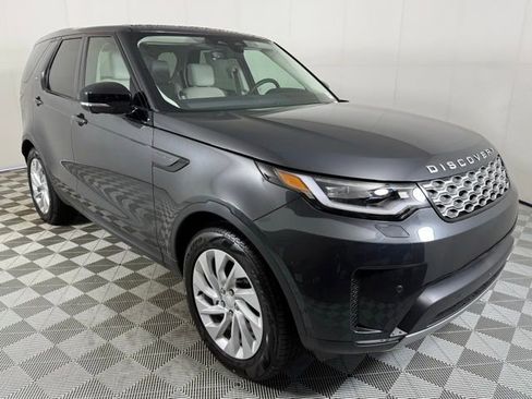 Certified 2025 Land Rover Discovery S image 8