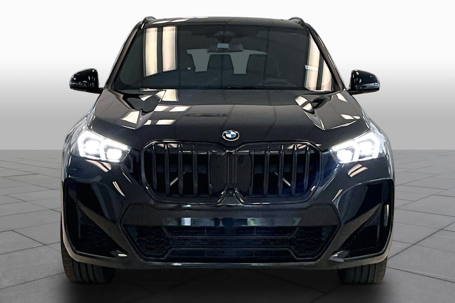 Used 2023 BMW X1 xDrive28i w/ Premium Package AWD/4WD image 3