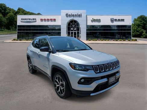 Used 2025 Jeep Compass Limited w/ Sun & Sound Group AWD/4WD image 8