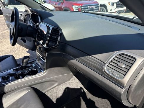 Used 2022 Jeep Grand Cherokee Limited image 36
