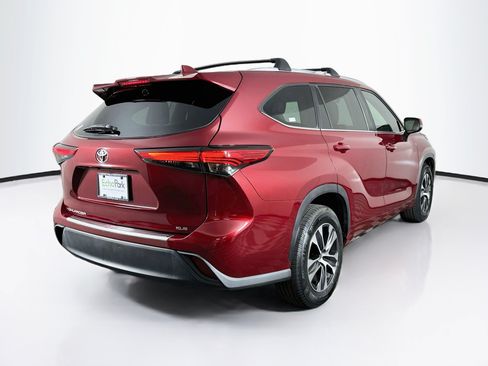 Used 2023 Toyota Highlander XLE FWD image 9