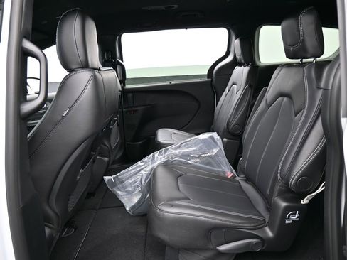 New 2026 Chrysler Pacifica Select image 29