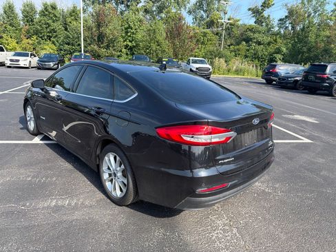Used 2019 Ford Fusion SE FWD image 4