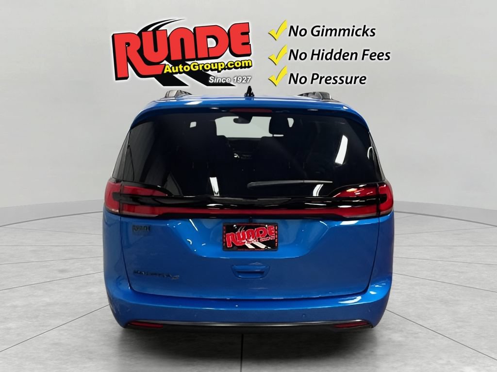New 2026 Chrysler Pacifica Select w/ S Appearance Package FWD image 4