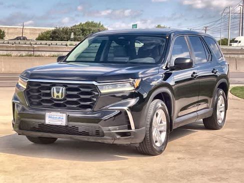 Used 2023 Honda Pilot LX image 2