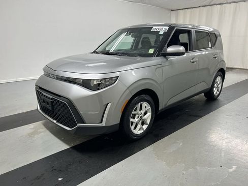 Used 2023 Kia Soul LX w/ LX Technology Package FWD image 5