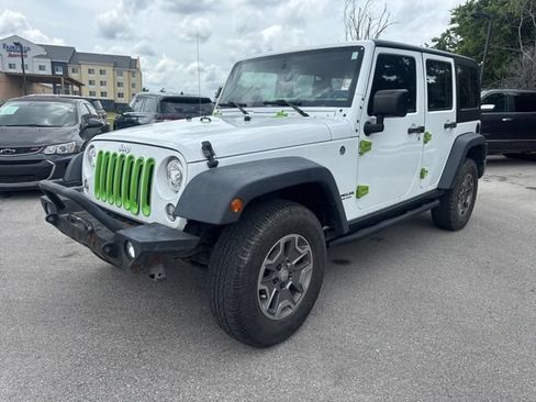 Used 2017 Jeep Wrangler Unlimited Rubicon AWD/4WD image 3