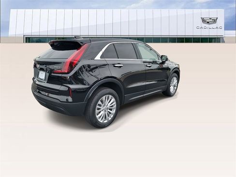 Certified 2024 Cadillac XT4 Luxury w/ Cold Weather Package image 8