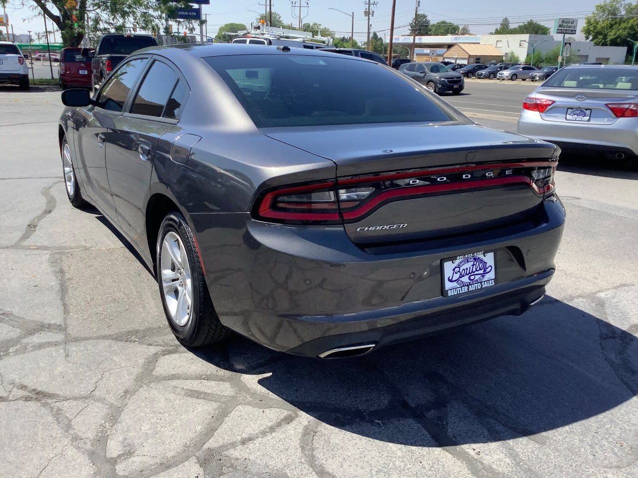 Used 2019 Dodge Charger SXT w/ Travel & Safety Group RWD image 16