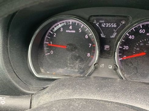 Used 2015 Nissan Versa SV FWD image 23