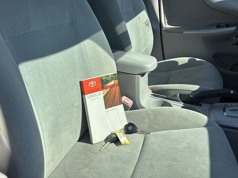 Used 2013 Toyota Corolla LE FWD image 22