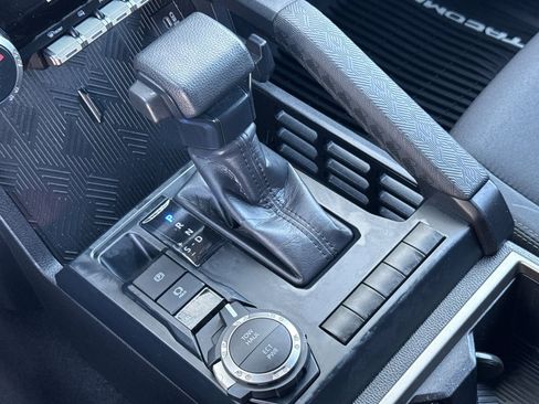 Certified 2025 Toyota Tacoma SR5 image 19