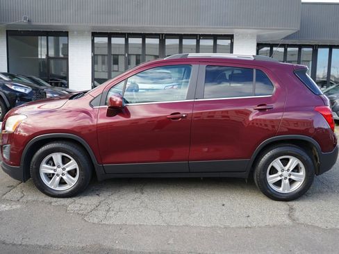 Used 2016 Chevrolet Trax LT w/ LT Convenience Package FWD image 2