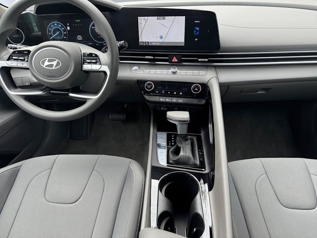 Used 2024 Hyundai Elantra Blue FWD image 10