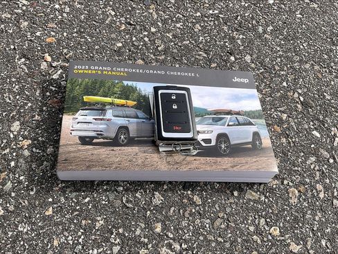 Certified 2023 Jeep Grand Cherokee Laredo image 10