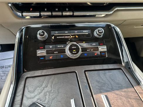 Used 2019 Lincoln Navigator Reserve AWD/4WD image 18