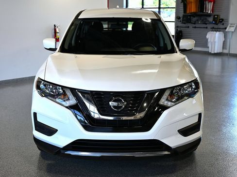 Used 2017 Nissan Rogue S FWD image 2