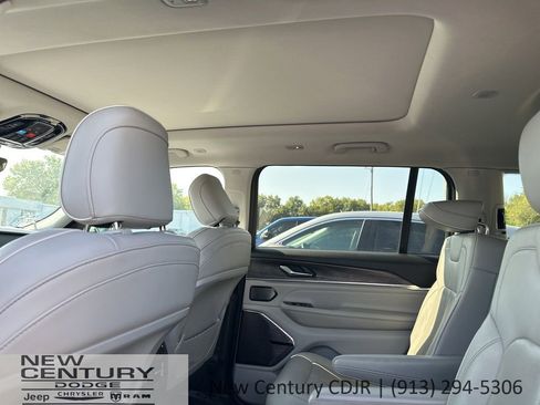 Used 2022 Jeep Grand Cherokee L Overland image 16