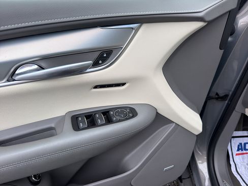 Used 2018 Cadillac XT5 Luxury w/ Driver Awareness Package image 17