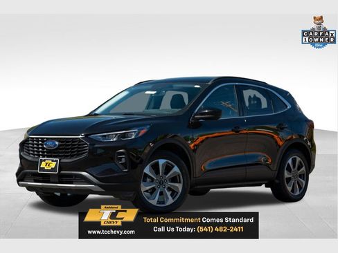 Used 2025 Ford Escape Platinum AWD/4WD image 1