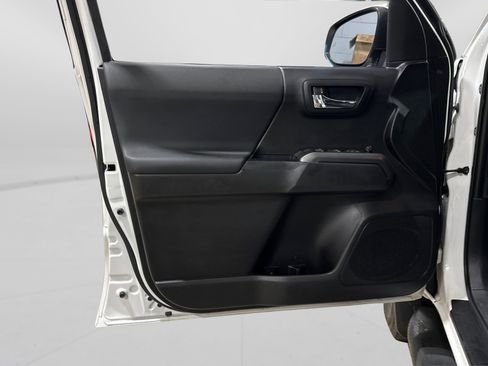 Used 2020 Toyota Tacoma TRD Sport image 15