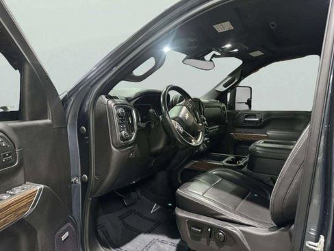 Used 2020 Chevrolet Silverado 2500 High Country w/ Technology Package AWD/4WD image 16